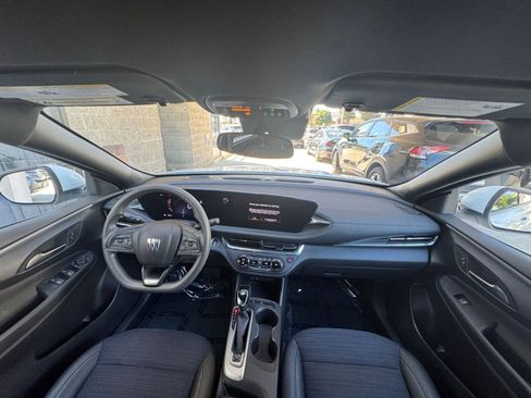 Used 2025 Buick Envista Preferred image 32