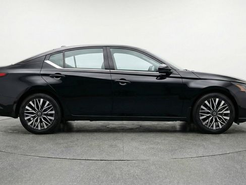 Used 2025 Nissan Altima 2.5 SV image 11