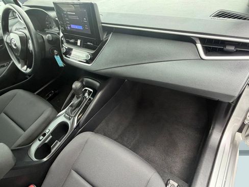 Used 2025 Toyota Corolla LE image 34