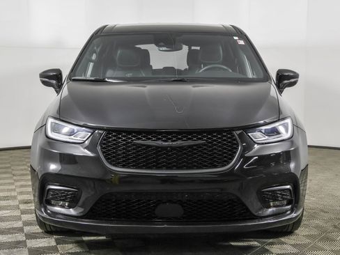 Used 2022 Chrysler Pacifica Touring-L w/ S Appearance Package image 9