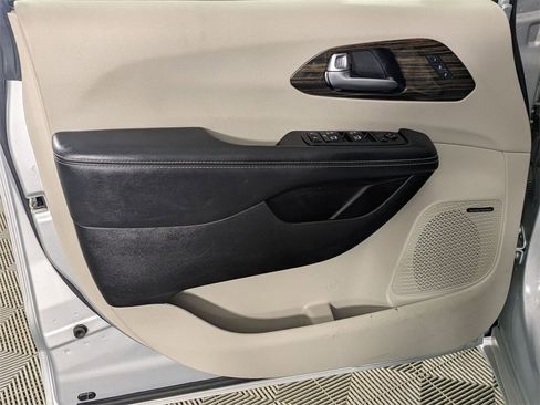 Certified 2022 Chrysler Pacifica Limited image 15