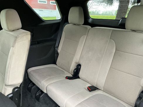 Used 2023 Chevrolet Traverse LS AWD/4WD image 17