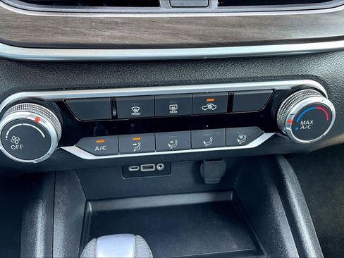 Used 2025 Nissan Altima 2.5 SV FWD image 16