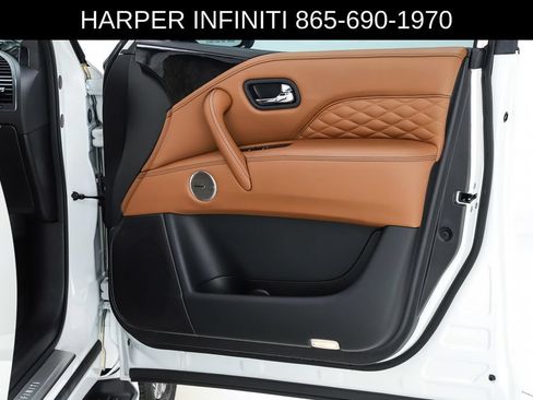 Used 2024 INFINITI QX80 Sensory AWD/4WD image 32