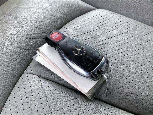 Used 2005 Mercedes-Benz CLK 320 Cabriolet image 10