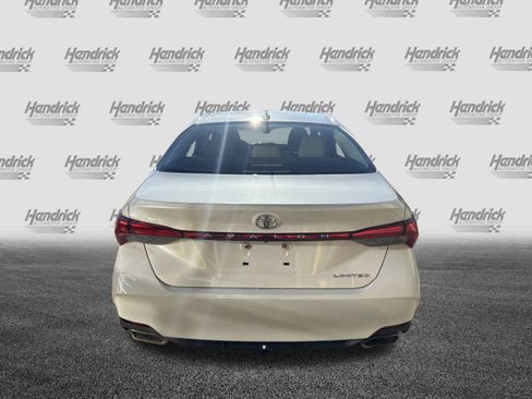 Used 2020 Toyota Avalon Limited image 9