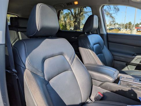 Used 2022 Nissan Pathfinder SL w/ SL Black Package image 45