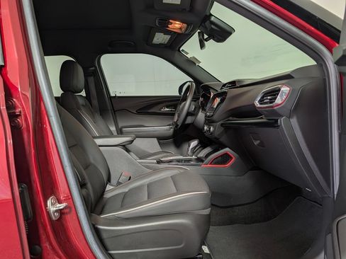 Used 2022 Chevrolet TrailBlazer RS w/ Sun and Liftgate Package FWD image 11
