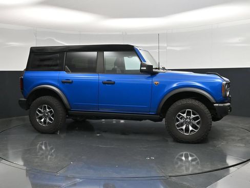 Used 2023 Ford Bronco Badlands AWD/4WD image 3