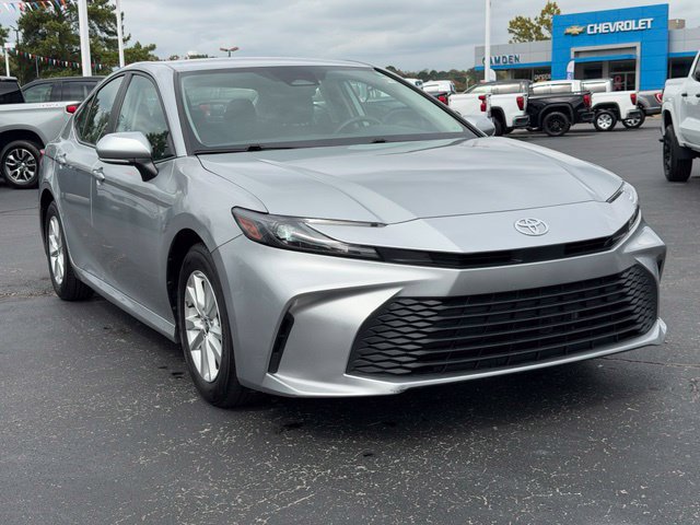 Used 2025 Toyota Camry LE FWD image 18