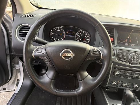 Used 2020 Nissan Pathfinder SL FWD image 27