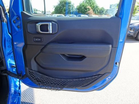 Used 2022 Jeep Wrangler Unlimited Sahara w/ Cold Weather Group image 16