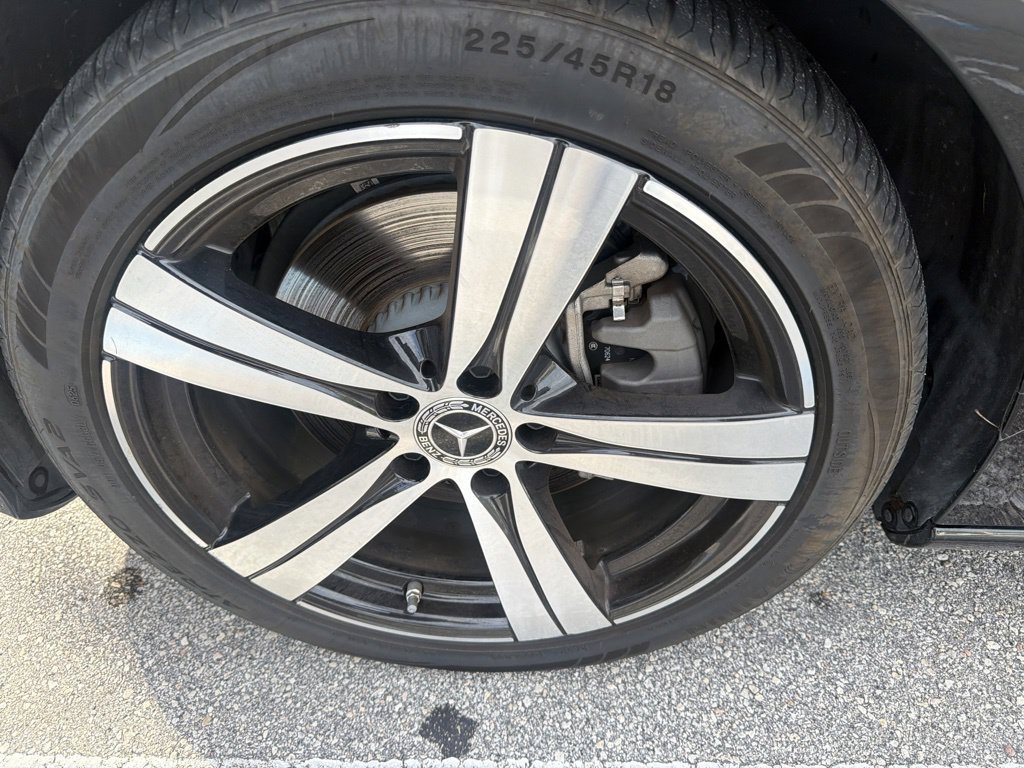 Used 2025 Mercedes-Benz C 300 Sedan image 9