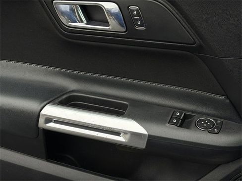 Used 2017 Ford Mustang Coupe image 33