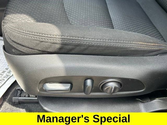 Used 2024 GMC Terrain SLE w/ Driver Convenience Package FWD image 14