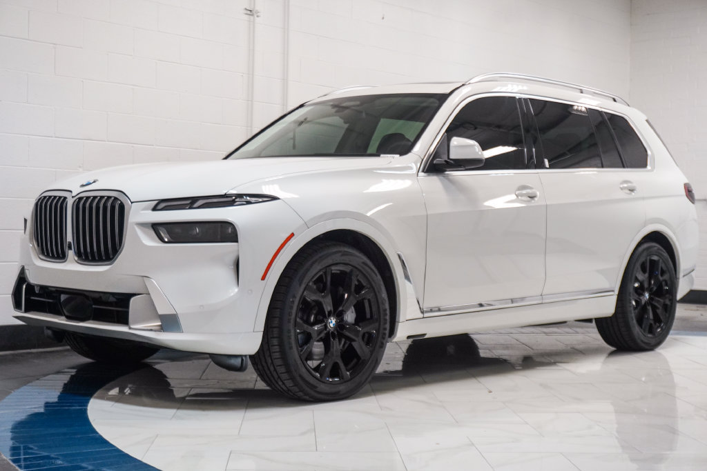 Used 2025 BMW X7 xDrive40i AWD/4WD image 4