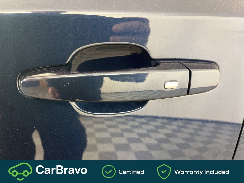 Used 2023 Chevrolet Traverse LT AWD/4WD image 14