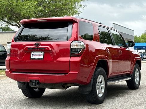 Used 2018 Toyota 4Runner SR5 AWD/4WD image 9