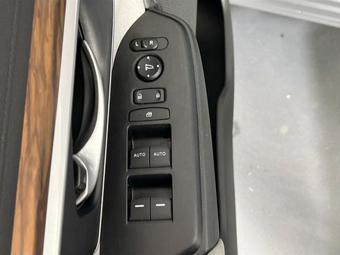 Used 2022 Honda CR-V EX image 17