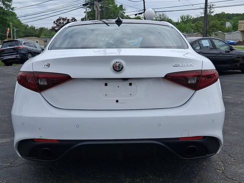 Used 2023 Alfa Romeo Giulia Veloce RWD image 5