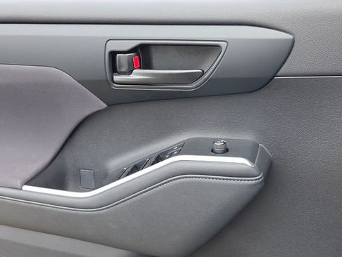 Used 2023 Toyota Highlander L image 26