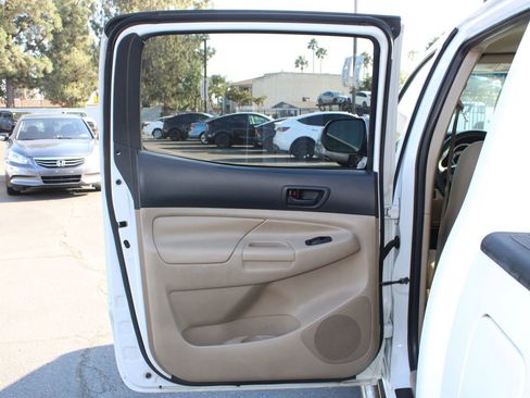 Used 2014 Toyota Tacoma PreRunner w/ SR5 Package RWD image 13