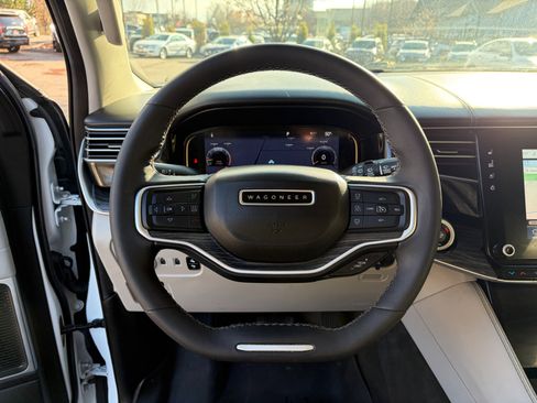 Used 2022 Jeep Wagoneer Series III w/ Convenience Group I image 18