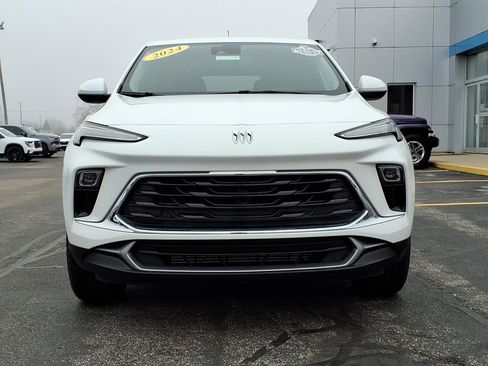 Certified 2024 Buick Encore GX Preferred w/ Comfort Package image 2