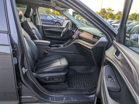 Used 2022 Jeep Grand Cherokee L Limited AWD/4WD image 40