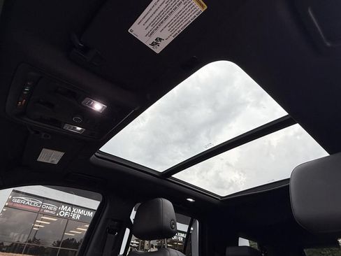 Used 2022 Chevrolet Tahoe Z71 AWD/4WD image 11