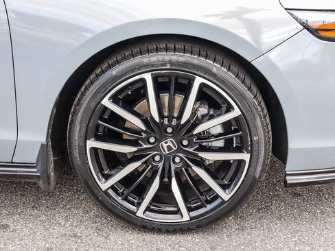 Used 2023 Honda Accord Touring image 7