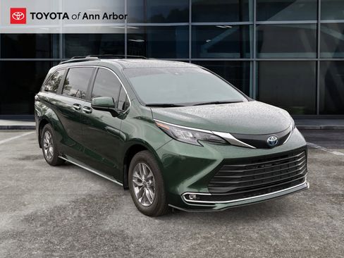 Used 2024 Toyota Sienna XLE w/ XLE Plus Package AWD/4WD image 1