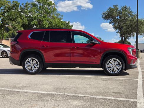 Used 2024 GMC Acadia Elevation FWD image 2