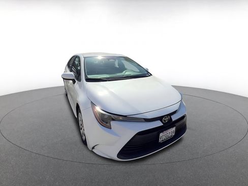 Used 2025 Toyota Corolla LE FWD image 3