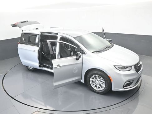New 2026 Chrysler Pacifica Select image 68