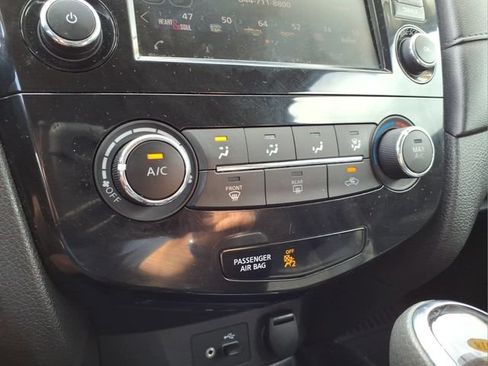 Used 2018 Nissan Rogue SV AWD/4WD image 20
