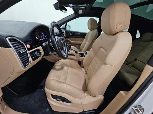 Used 2023 Porsche Cayenne w/ Driver Memory Package AWD/4WD image 5