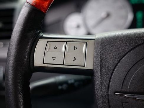 Used 2005 Chrysler 300 C w/ Protection Group II image 27