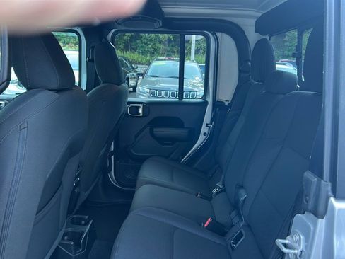 Used 2023 Jeep Gladiator Sport image 14