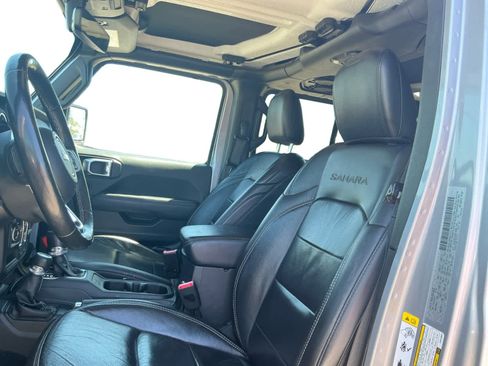 Used 2018 Jeep Wrangler Unlimited Sahara AWD/4WD image 9
