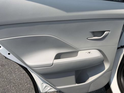 Certified 2025 Hyundai Kona SEL AWD/4WD image 12