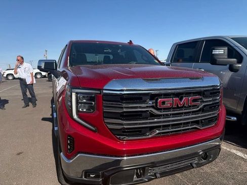 Used 2023 GMC Sierra 1500 SLT w/ SLT Premium Package AWD/4WD image 5