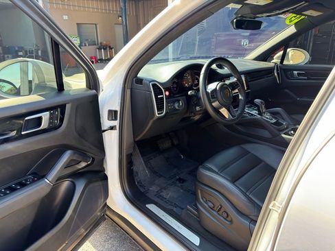 Used 2023 Porsche Cayenne image 15