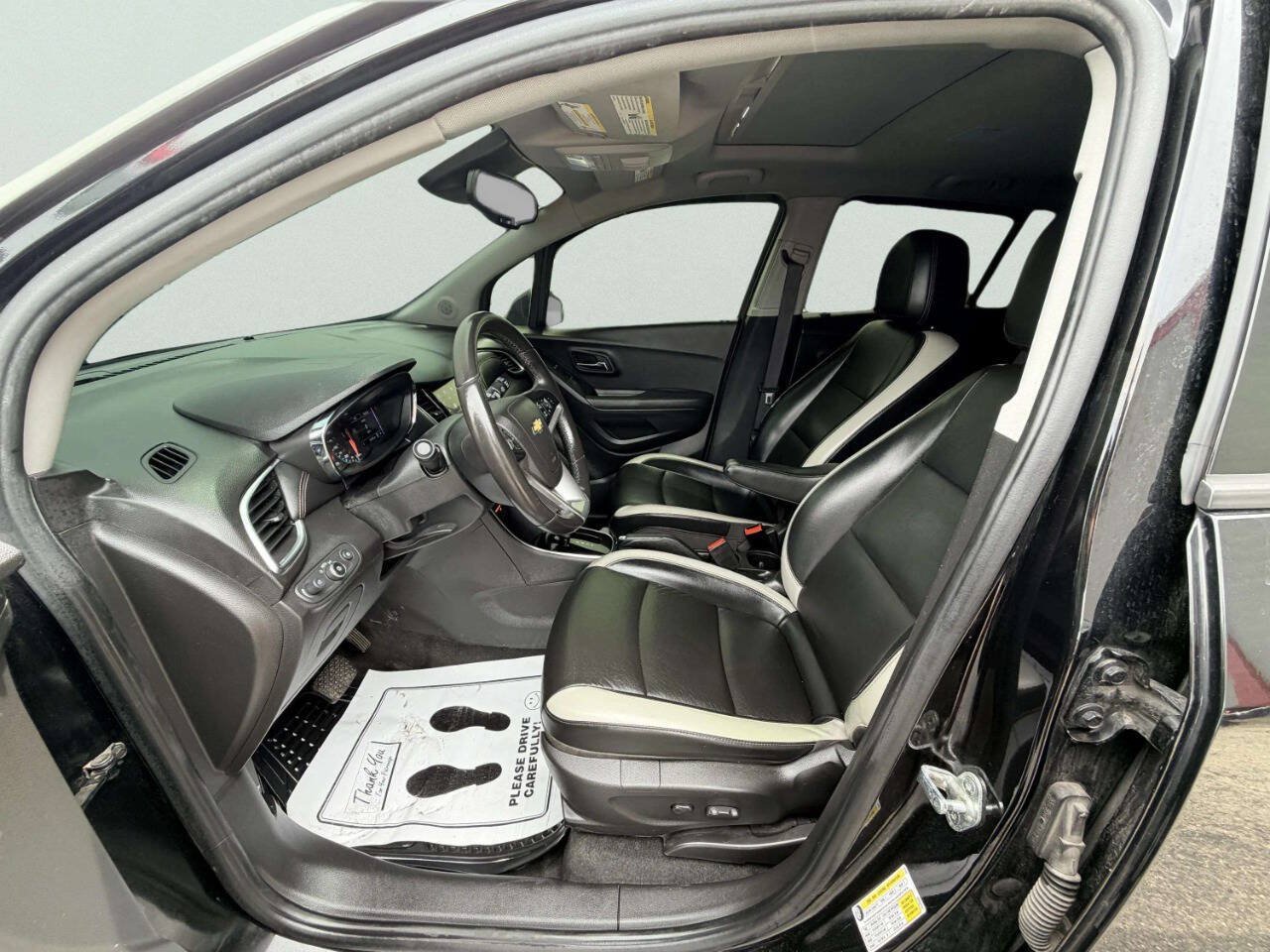 Used 2018 Chevrolet Trax Premier w/ Midnight Edition FWD image 18