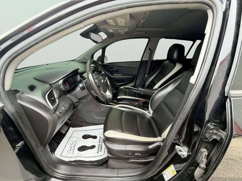Used 2018 Chevrolet Trax Premier w/ Midnight Edition FWD image 18