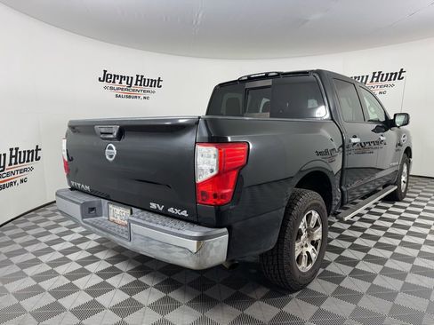 Used 2017 Nissan Titan SV image 8