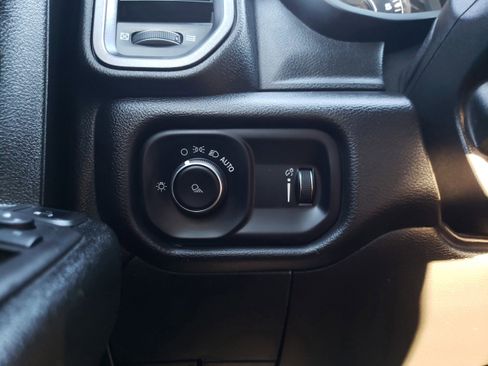 Used 2024 RAM 2500 Tradesman w/ Chrome Appearance Group image 33