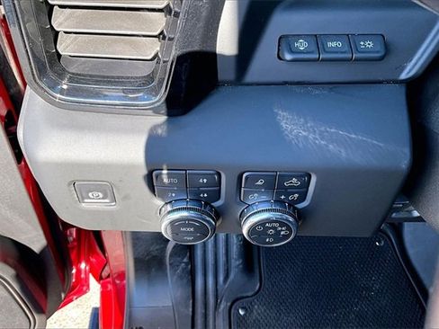 Used 2025 GMC Sierra 3500 AT4 w/ AT4 Premium Plus Package image 16