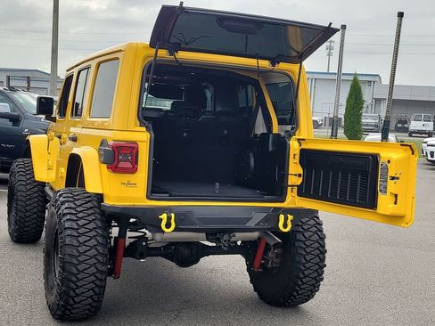 Used 2019 Jeep Wrangler Unlimited Sahara AWD/4WD image 8