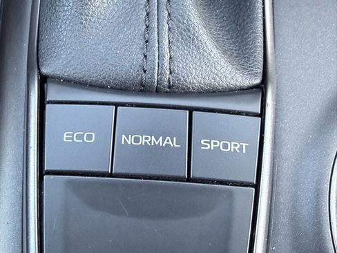 Used 2023 Toyota Camry SE image 17